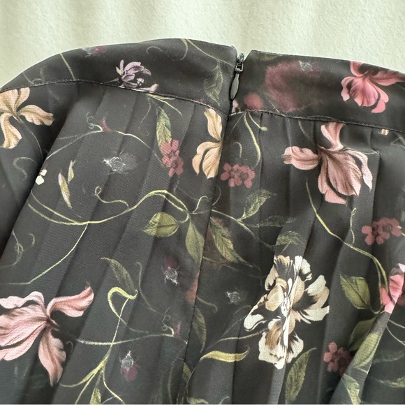 Pleated Floral Midi Skirt - Picture 3 of 7